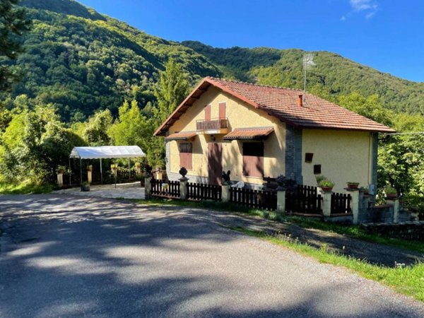 casa indipendente in vendita a Fabbrica Curone in zona Salogni