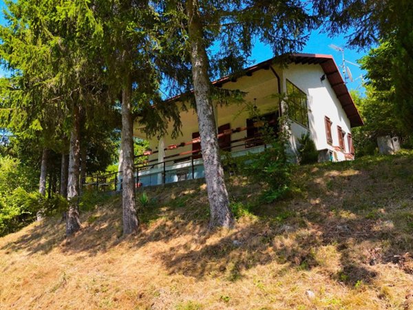 casa indipendente in vendita a Fabbrica Curone in zona Salogni