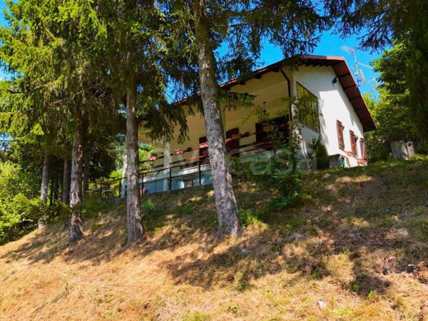 casa indipendente in vendita a Fabbrica Curone in zona Salogni