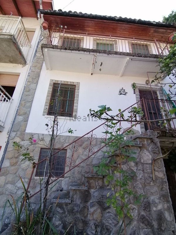 casa indipendente in vendita a Fabbrica Curone in zona Salogni