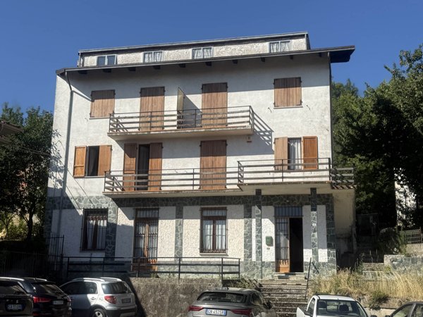 intera palazzina in vendita a Fabbrica Curone in zona Garadassi