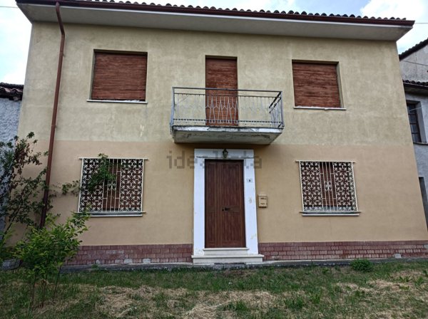 casa indipendente in vendita a Fabbrica Curone