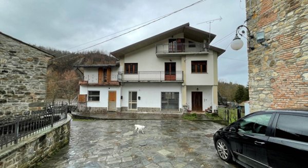 casa indipendente in vendita a Fabbrica Curone