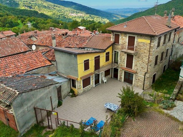 casa indipendente in vendita a Fabbrica Curone in zona Salogni