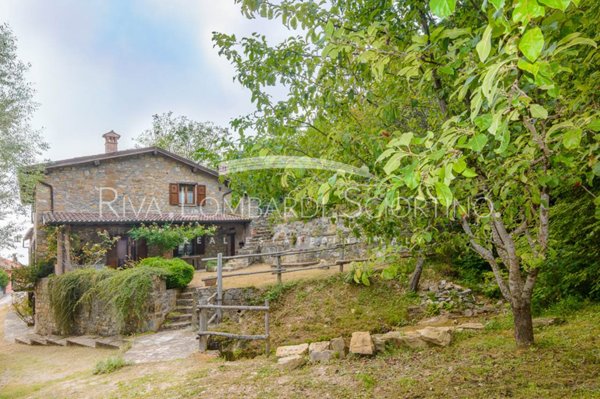 casa indipendente in vendita a Fabbrica Curone in zona Forotondo