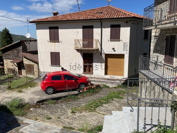 casa indipendente in vendita a Fabbrica Curone in zona Salogni