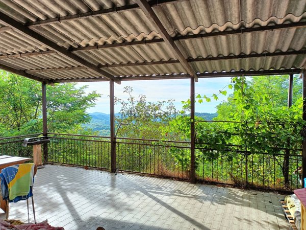 casa indipendente in vendita a Fabbrica Curone in zona Pareto