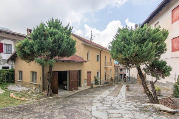 casa indipendente in vendita a Fabbrica Curone in zona Forotondo