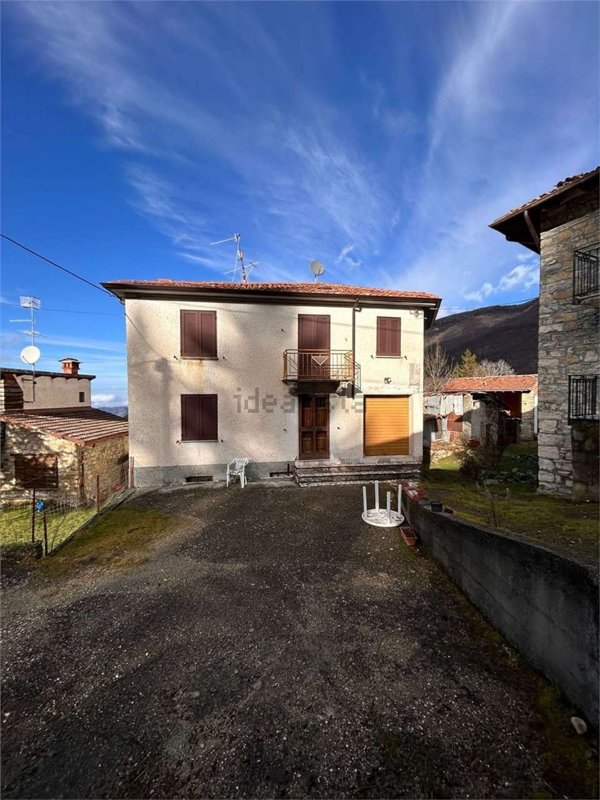 casa indipendente in vendita a Fabbrica Curone