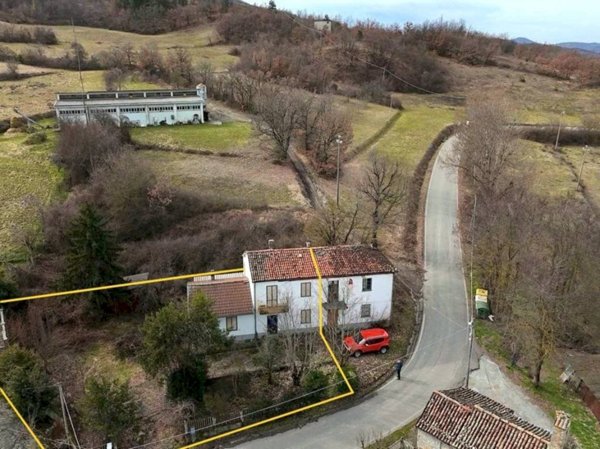 casa indipendente in vendita a Fabbrica Curone in zona Serra