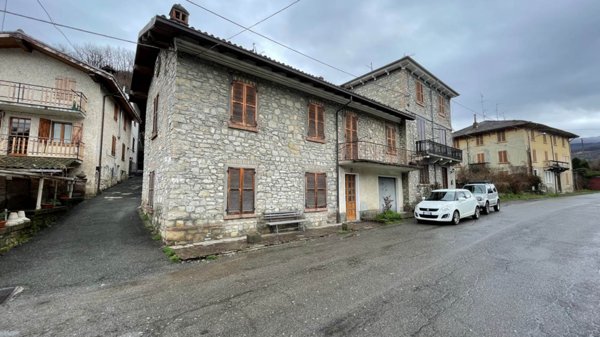 casa indipendente in vendita a Fabbrica Curone