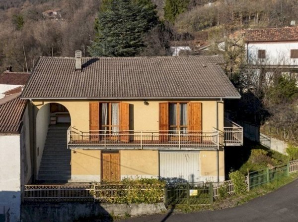 casa indipendente in vendita a Fabbrica Curone in zona Forotondo