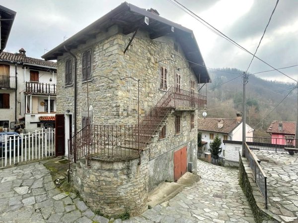 appartamento in vendita a Fabbrica Curone in zona Pareto