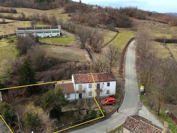 appartamento in vendita a Fabbrica Curone in zona Serra