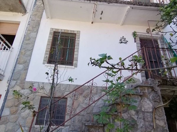 casa indipendente in vendita a Fabbrica Curone in zona Salogni
