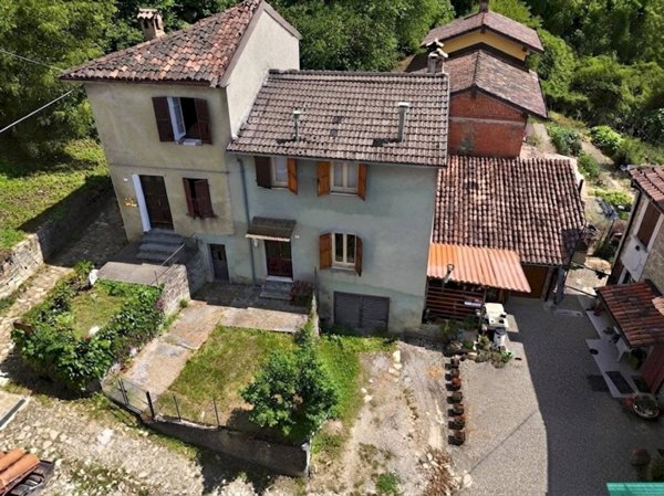 casa indipendente in vendita a Fabbrica Curone in zona Lunassi