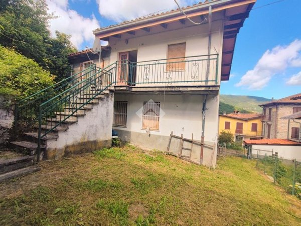 casa indipendente in vendita a Fabbrica Curone in zona Salogni