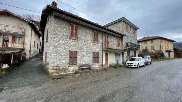 casa indipendente in vendita a Fabbrica Curone in zona Pareto
