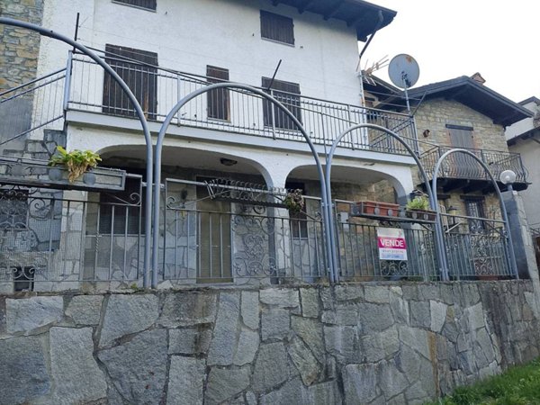 casa indipendente in vendita a Fabbrica Curone in zona Selvapiana