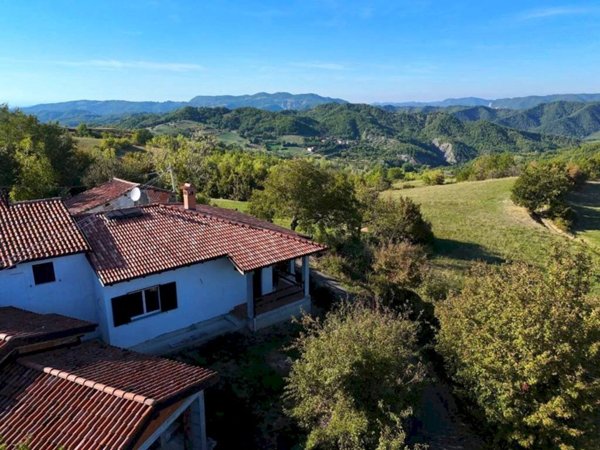 casa indipendente in vendita a Fabbrica Curone in zona Serra