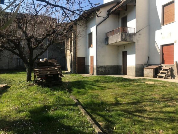 casa indipendente in vendita a Rogeno