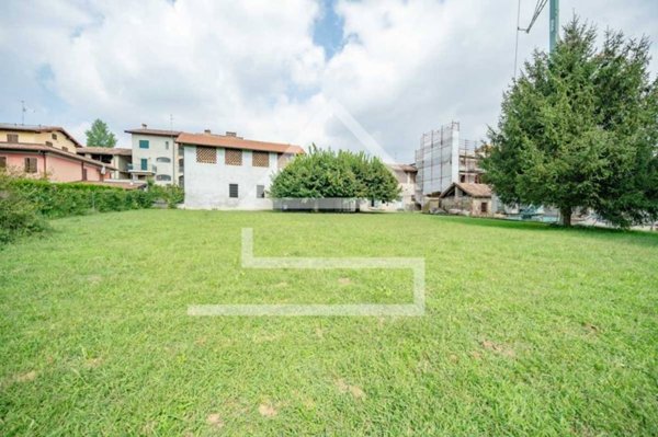 casa indipendente in vendita a Rogeno