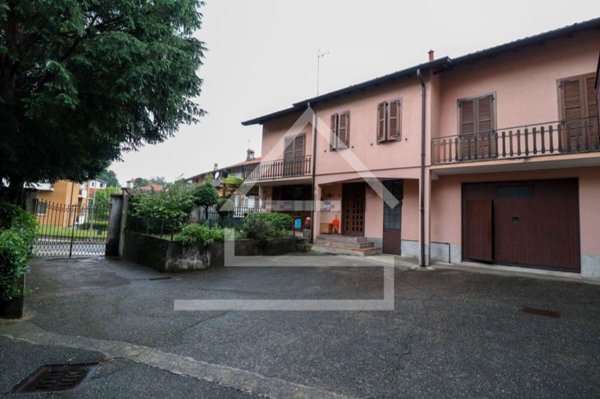 pentavano in vendita a Rogeno