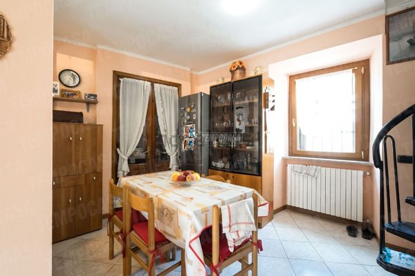 appartamento in vendita a Rogeno