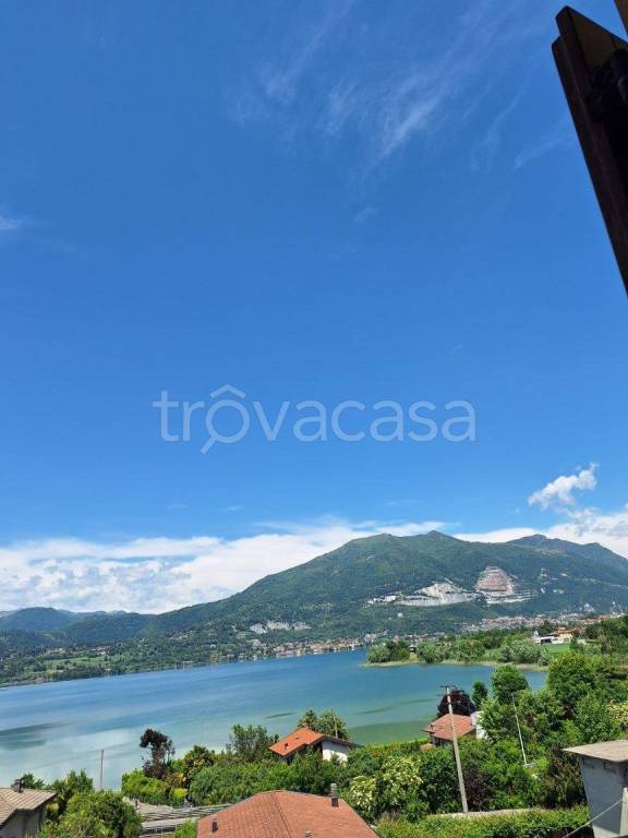 appartamento in vendita a Rogeno in zona Casletto