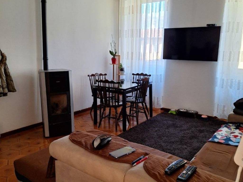 appartamento in vendita a Rogeno in zona Casletto
