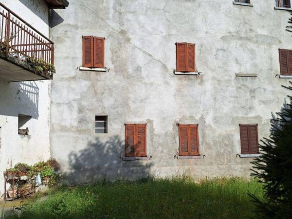 casa indipendente in vendita a Rogeno in zona Casletto