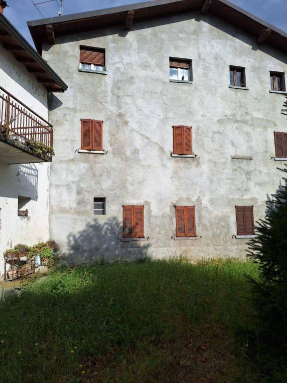 appartamento in vendita a Rogeno in zona Casletto