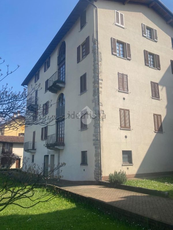 appartamento in vendita a Rogeno in zona Casletto