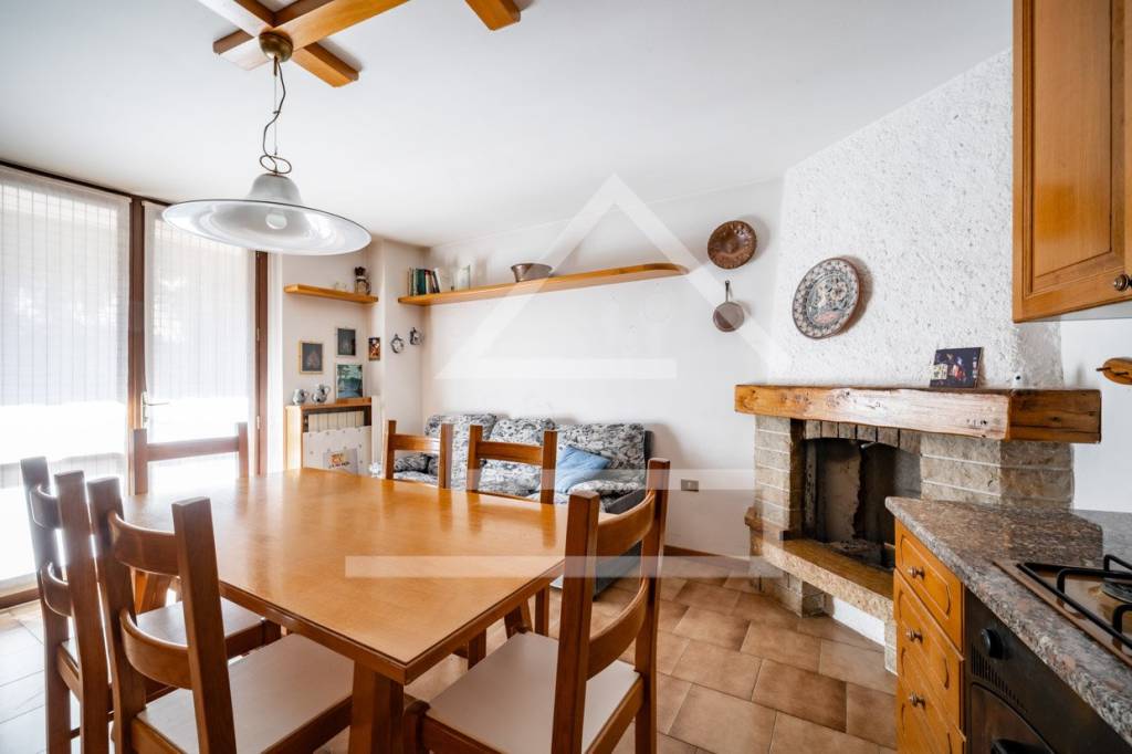 casa indipendente in vendita a Rogeno