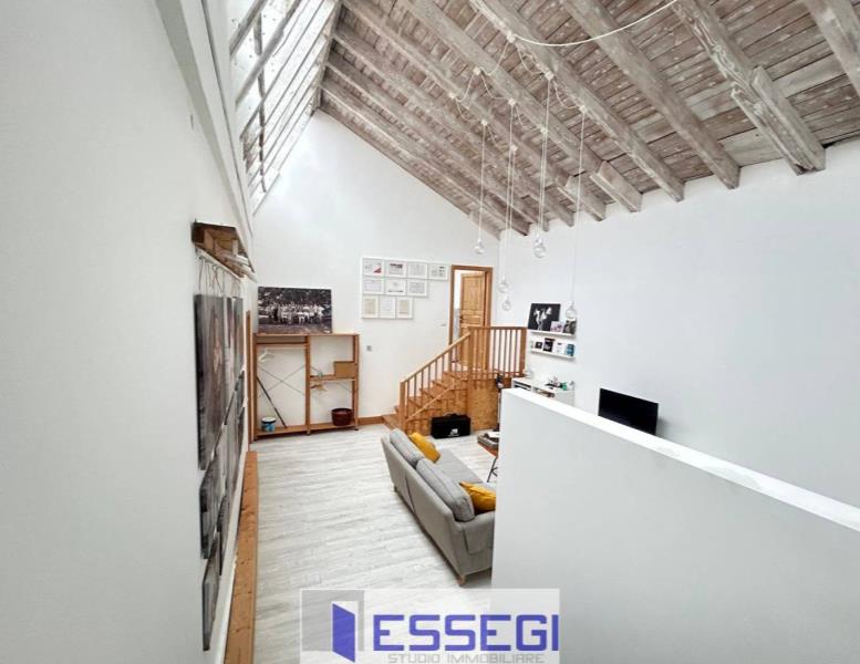 locale commerciale in vendita a Rogeno