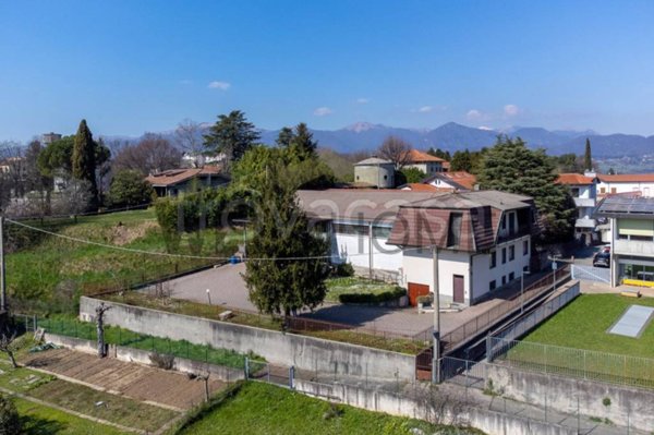 appartamento in vendita a Rogeno in zona Casletto