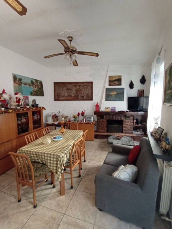 appartamento in vendita a Rogeno in zona Casletto