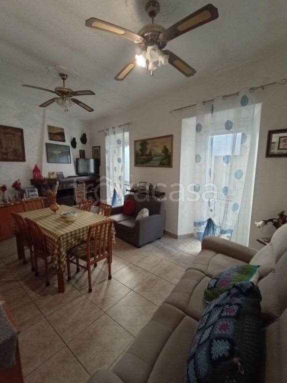 appartamento in vendita a Rogeno in zona Casletto