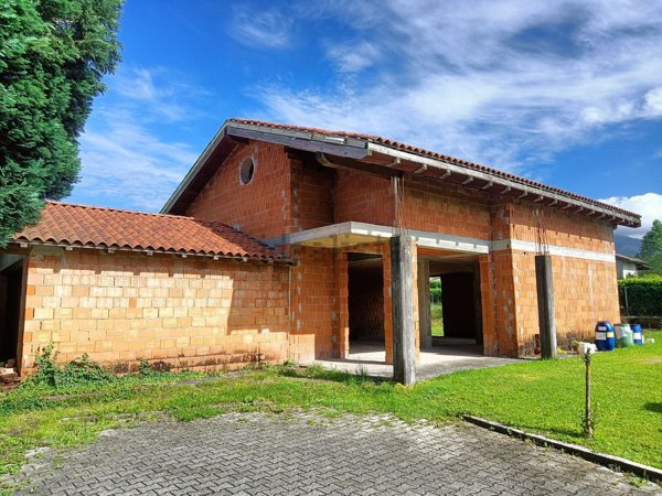 casa indipendente in vendita a Rogeno