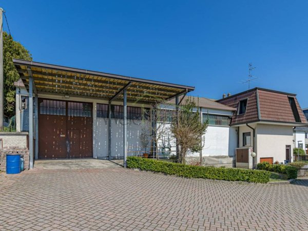 locale commerciale in vendita a Rogeno