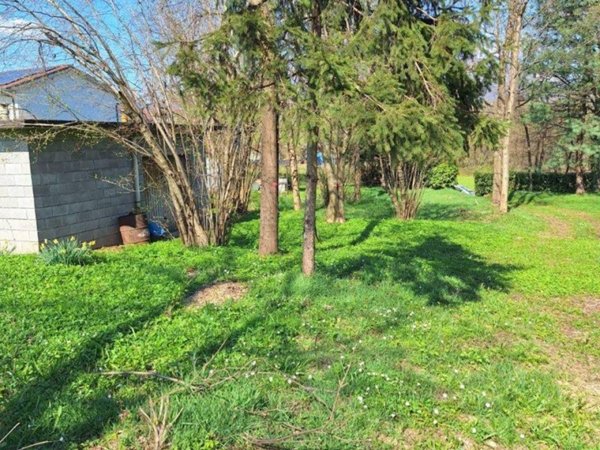 terreno edificabile in vendita a Rogeno