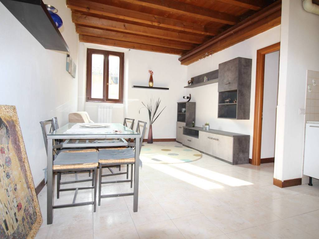 appartamento in vendita a Rogeno