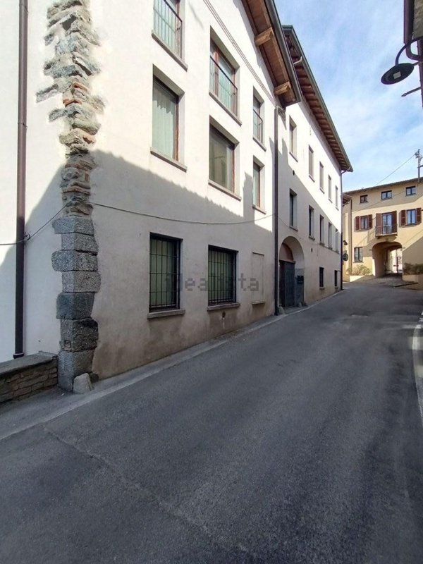 locale commerciale in vendita a Rogeno