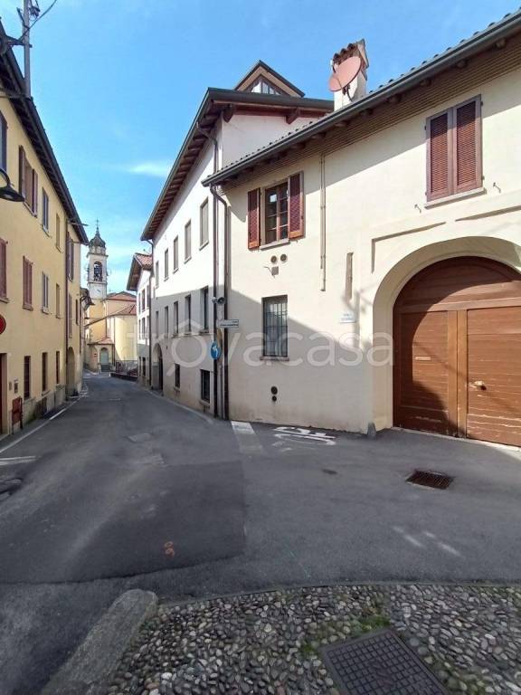 appartamento in vendita a Rogeno in zona Casletto