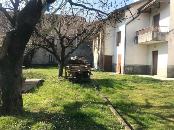 casa indipendente in vendita a Rogeno