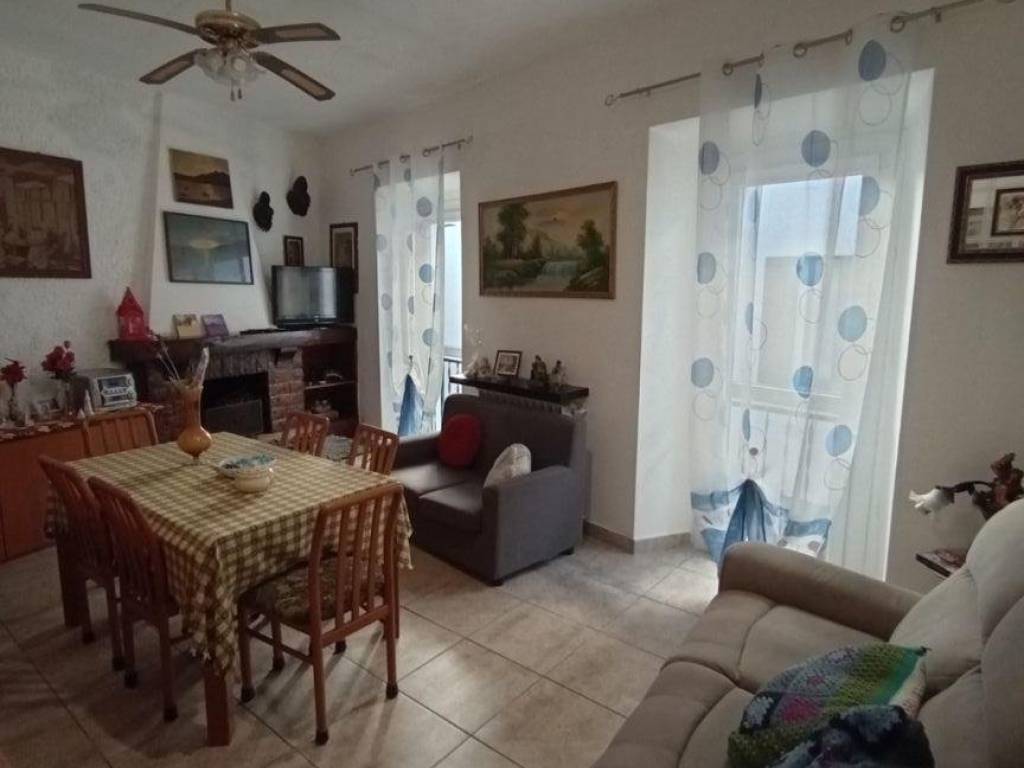 appartamento in vendita a Rogeno in zona Casletto