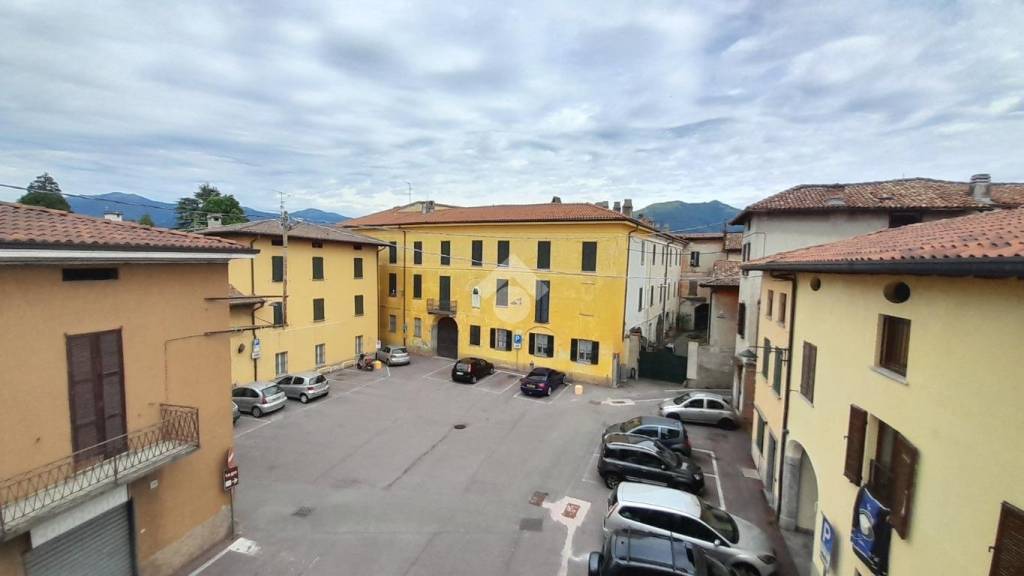 appartamento in vendita a Rogeno in zona Casletto