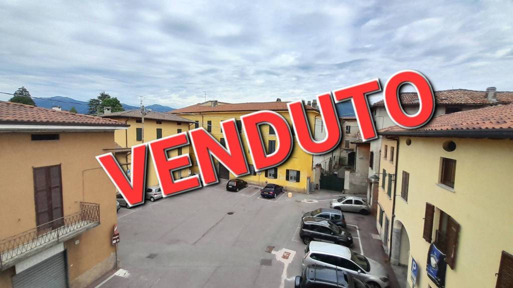 appartamento in vendita a Rogeno in zona Casletto