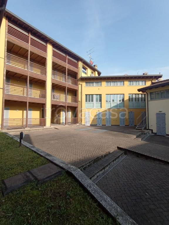 appartamento in vendita a Rogeno in zona Casletto
