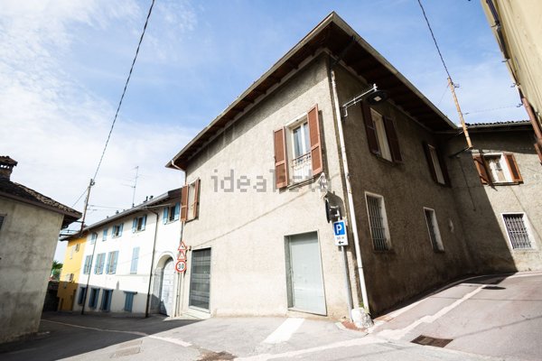 casa indipendente in vendita a Rogeno in zona Casletto